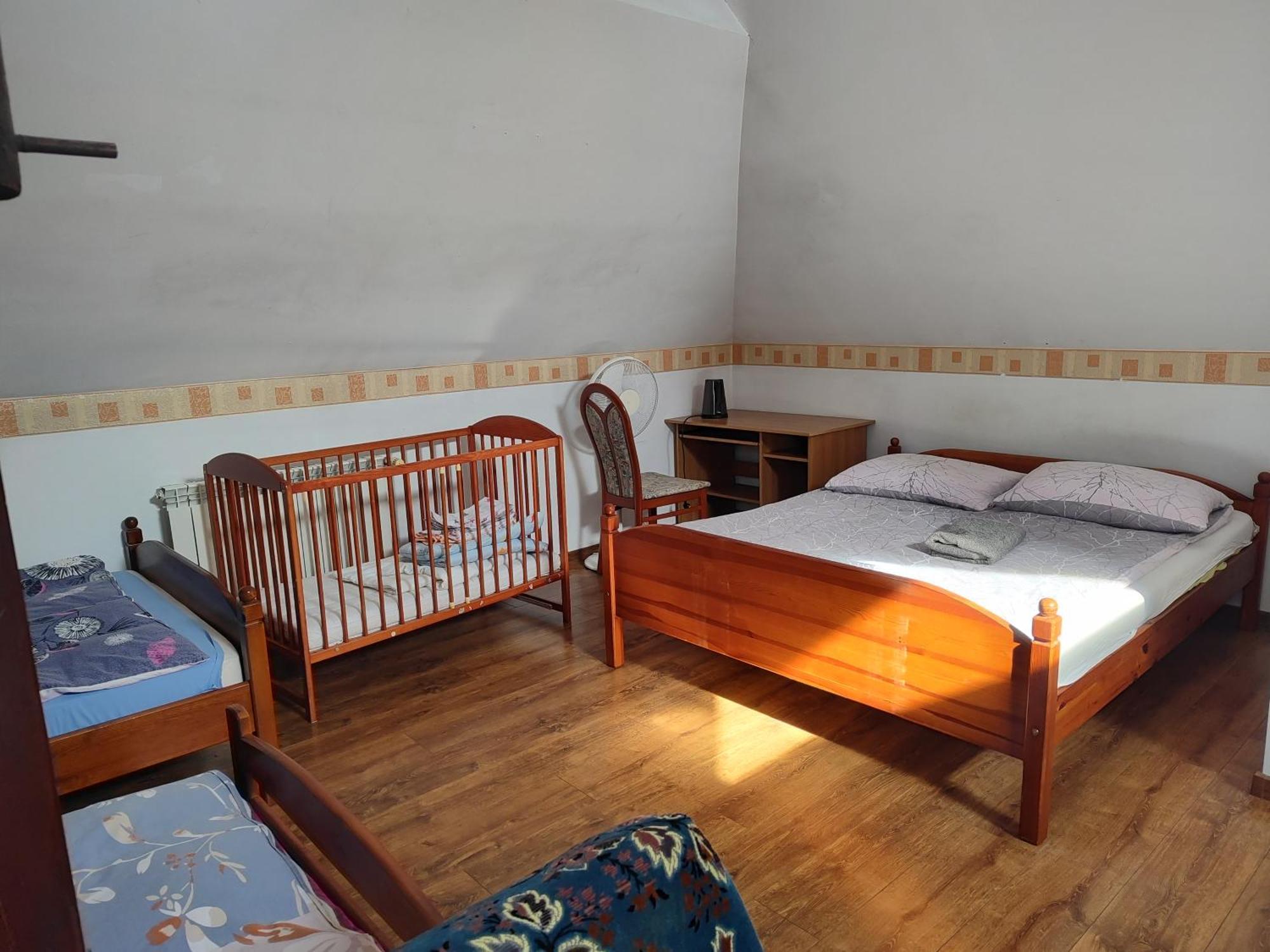 Lwi Dworek Ld Bed & Breakfast Jaroslaw Bagian luar foto